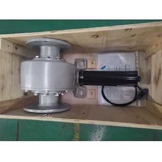 چرخش دایره ای ردیاب خورشیدی Slew Drive گیربکس 3 اینچی به صورت عمودی نصب شده است